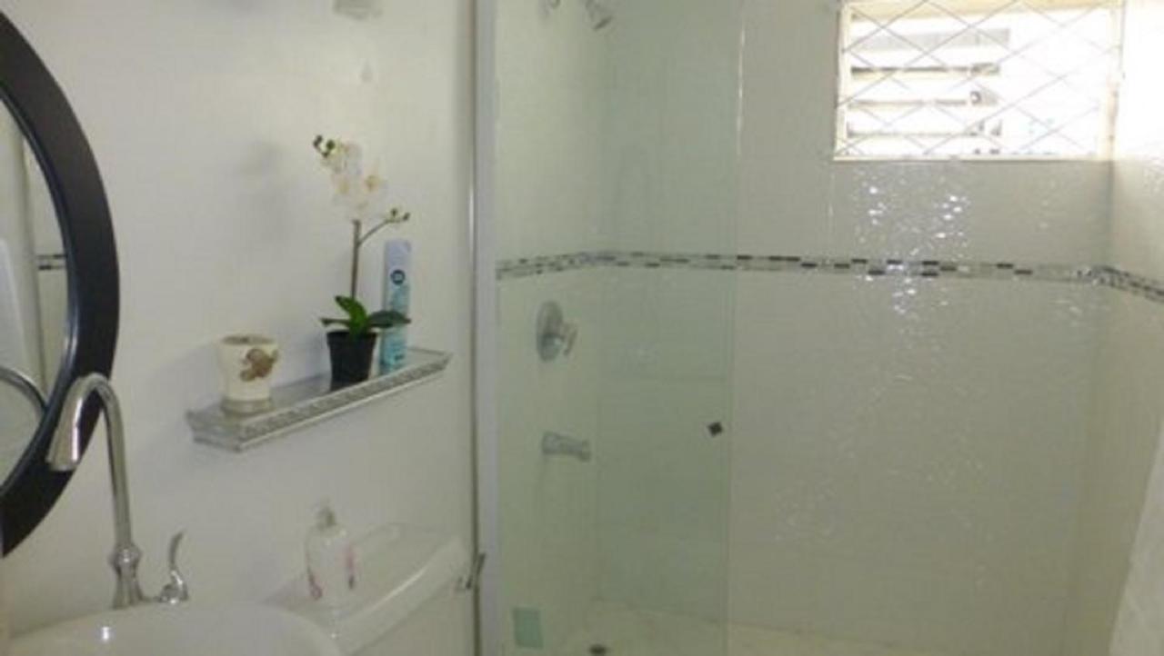 Rockley Golf Club, 2 bed 2 bath Pool, Tennis, Golf, Bar & Restaurant! photo