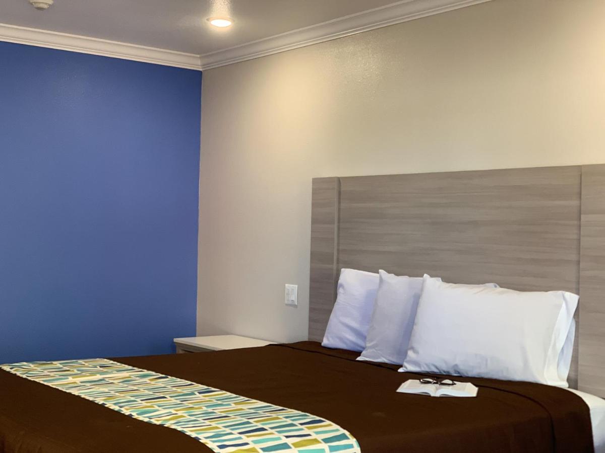 Mojave Inn — photo 17