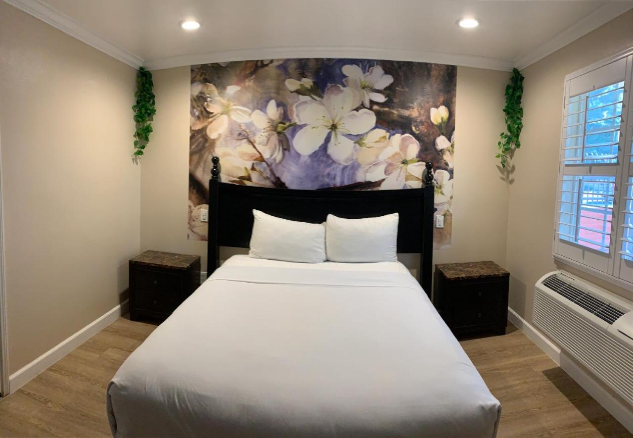 Sunset Inn Motel Escondido — photo 15