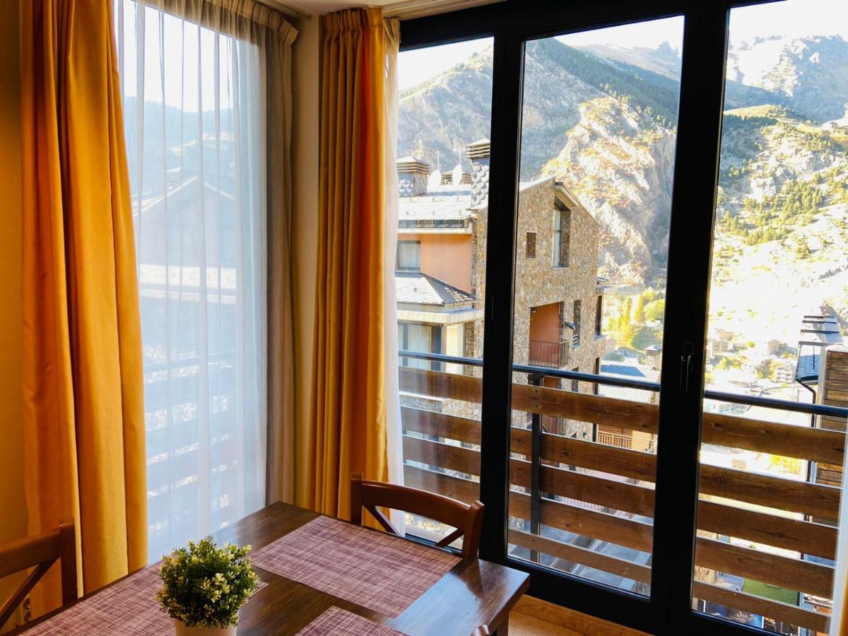 MIKKA RIBAGROSSA static_photo