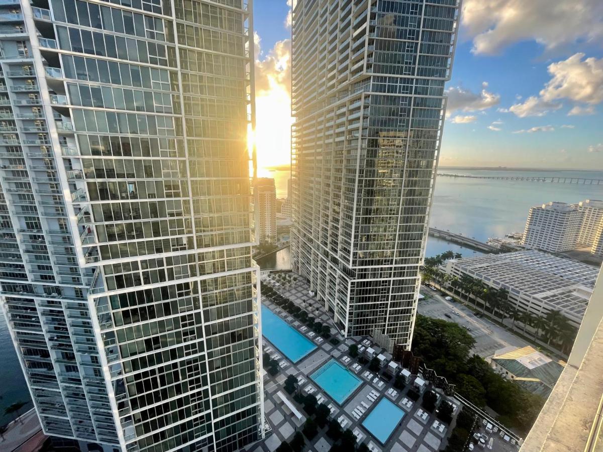 Rooftop swimming pool: IconBrickell Tower 3 W Residences