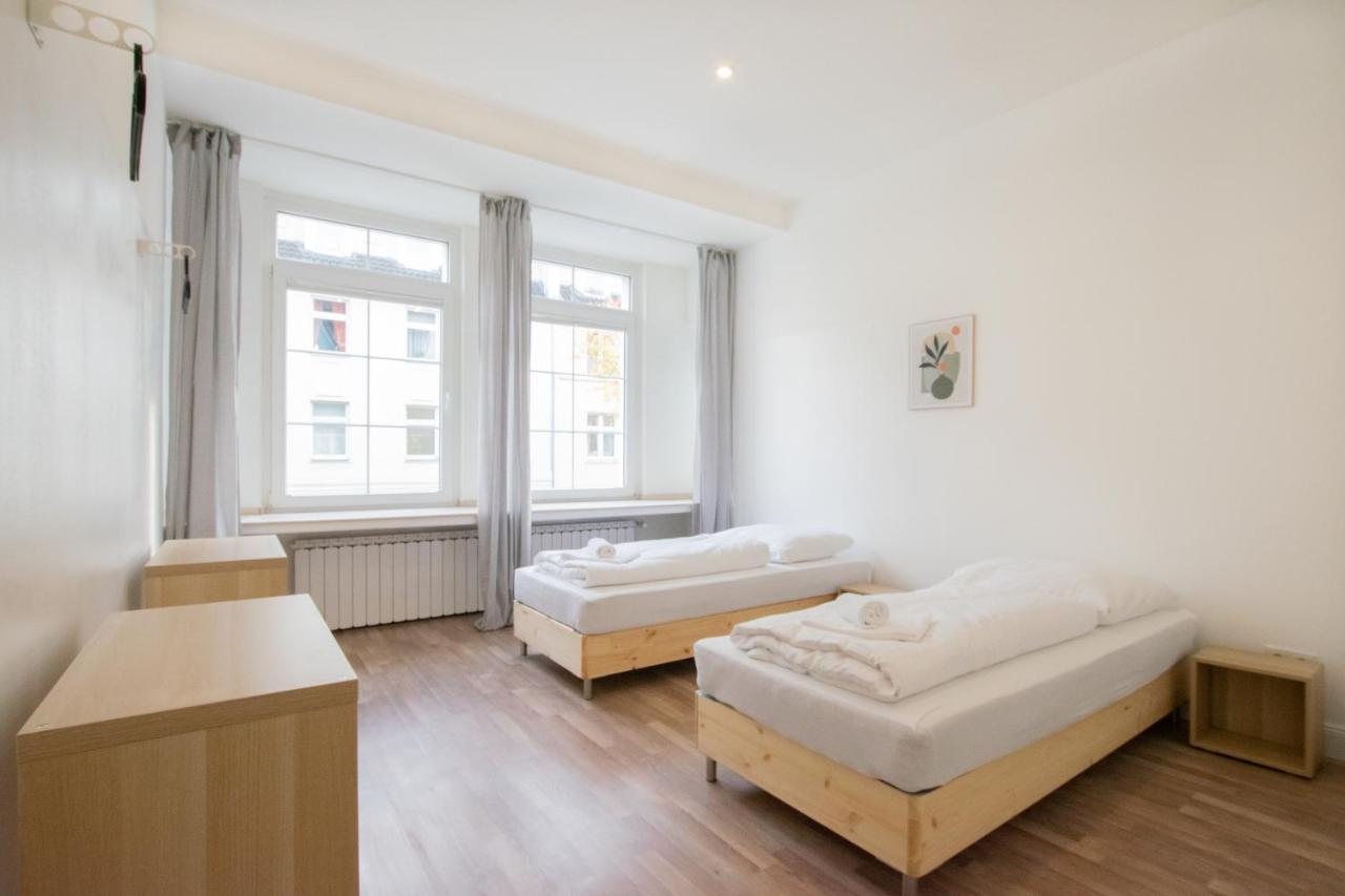 Tolstov Apartments - 1 or 3 Room Apartments - 20 Min Messe DUS and Old Town DUS