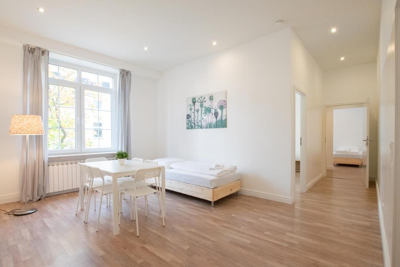 Tolstov Apartments - 1 or 3 Room Apartments - 20 Min Messe DUS and Old Town DUS