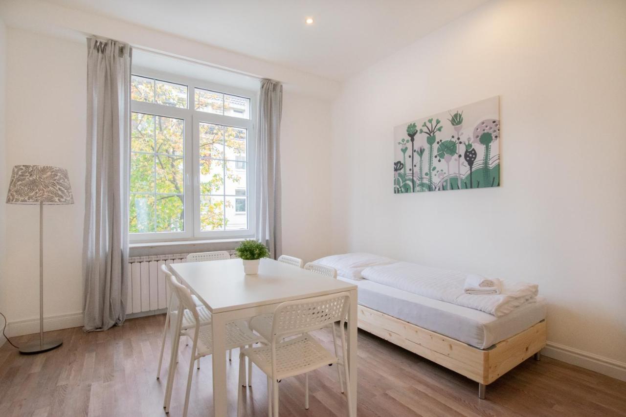 Tolstov Apartments - 1 or 3 Room Apartments - 20 Min Messe DUS and Old Town DUS