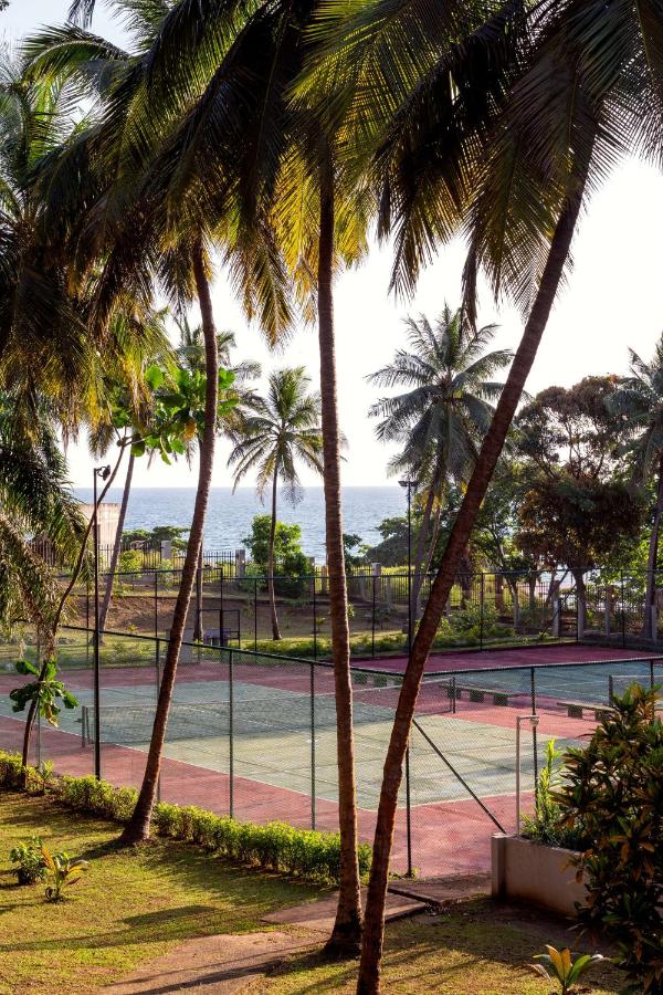 Tennis court: Radisson Blu Mammy Yoko Hotel