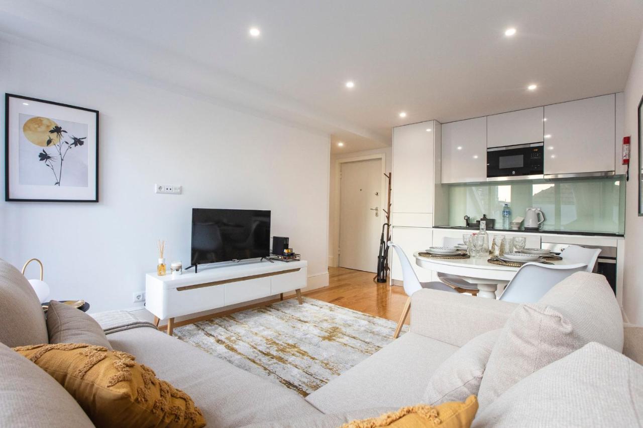 City Center 2BR Flat w/ AC by LovelyStay - 5