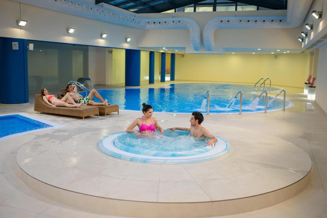 Heated swimming pool: Hotel Mepas