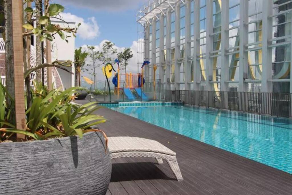 【NETFLIX】Suasana Suites,Nxt to CIQ【PoolGym&WIFI】 - 5