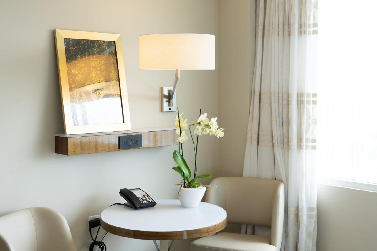 Real InterContinental at Multiplaza Mall, an IHG Hotel photo