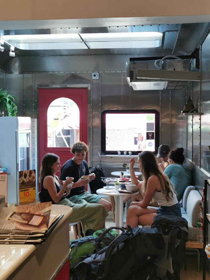 Tales Khaosan (Cafe & Hostel) - 5