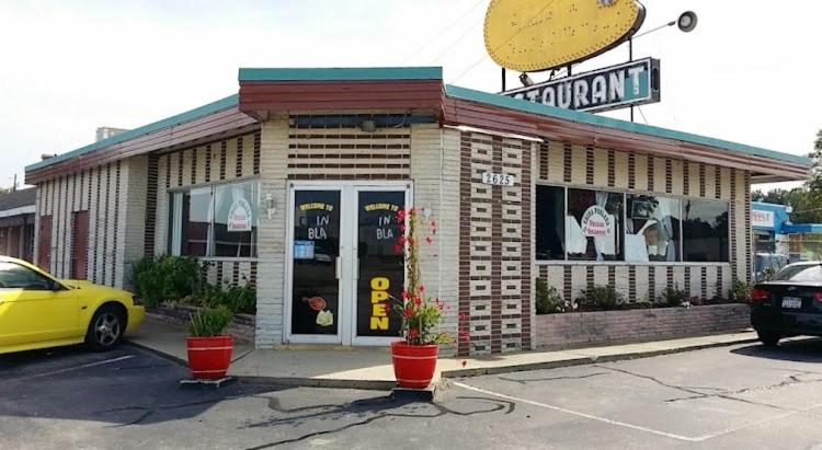 Deluxe Inn — photo 18