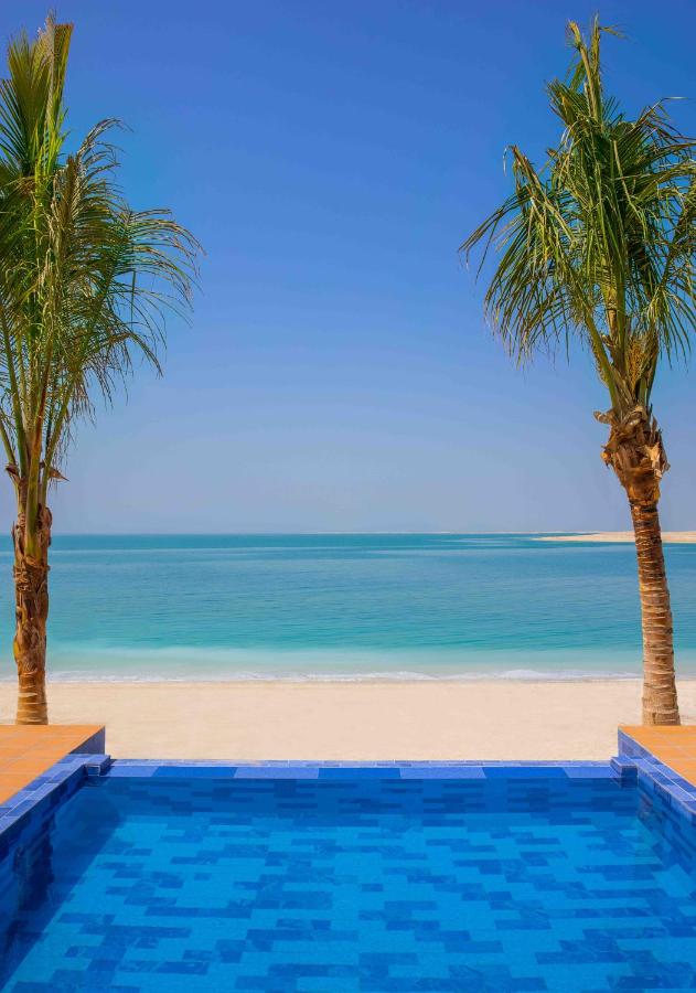 Beach: Anantara World Islands Dubai Resort