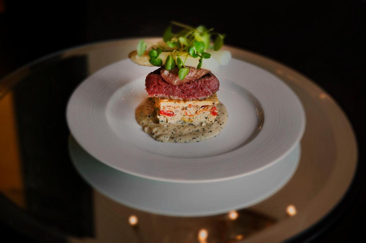 Eten bij of ergens in de buurt van het hotel