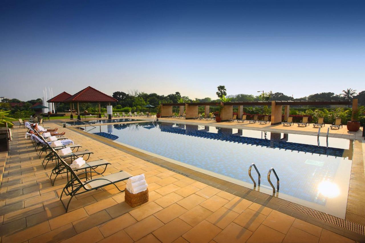 Radisson Blu Dhaka Water Garden photo