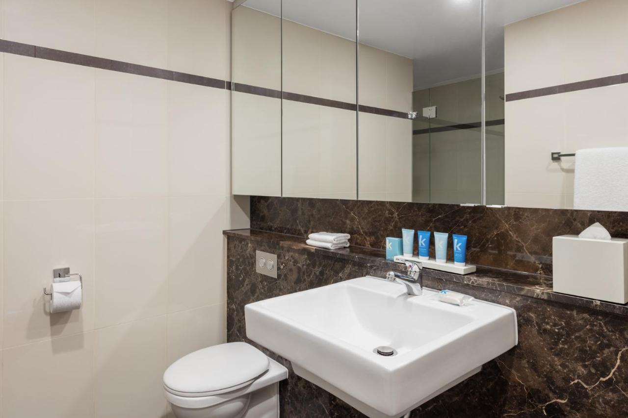 Meriton Suites World Tower, Sydney photo