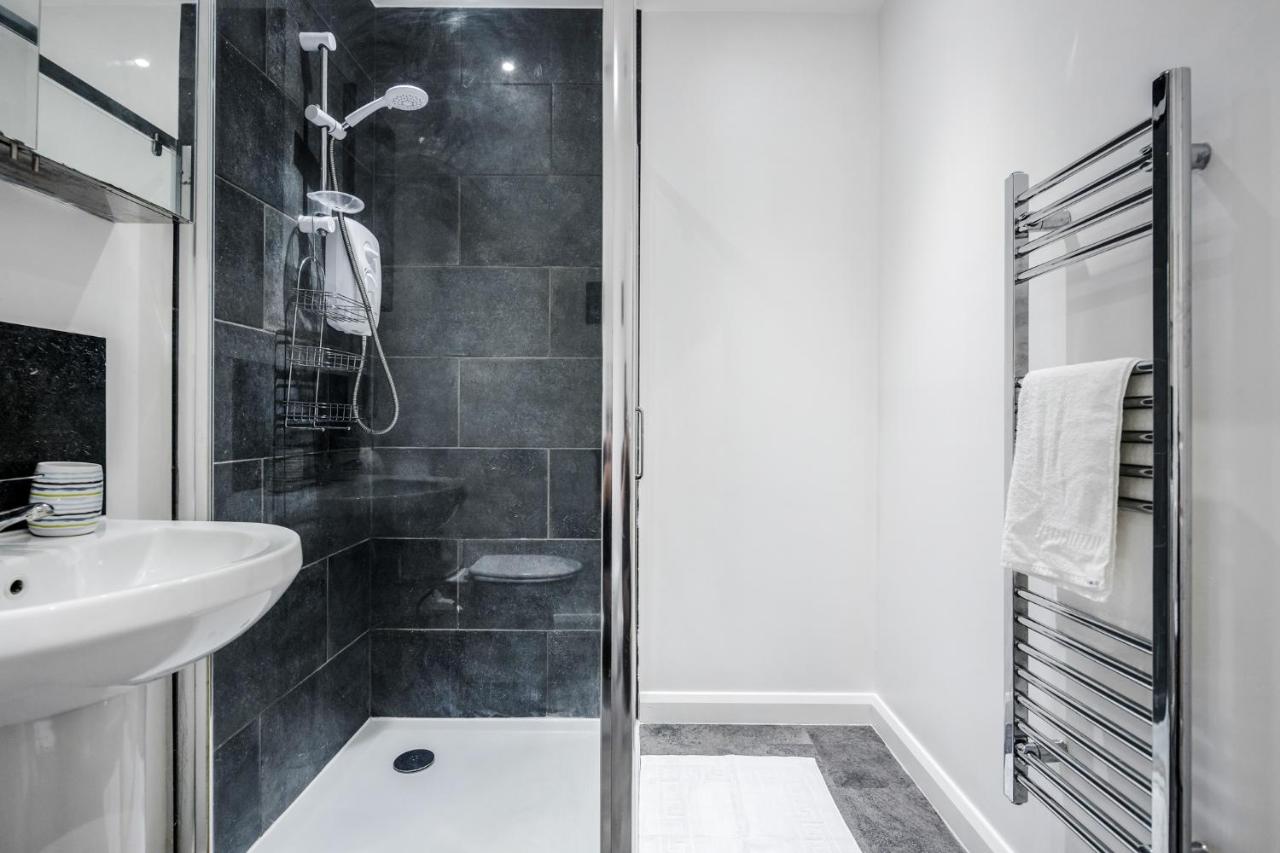 Queens Serviced Apartments - F1 photo