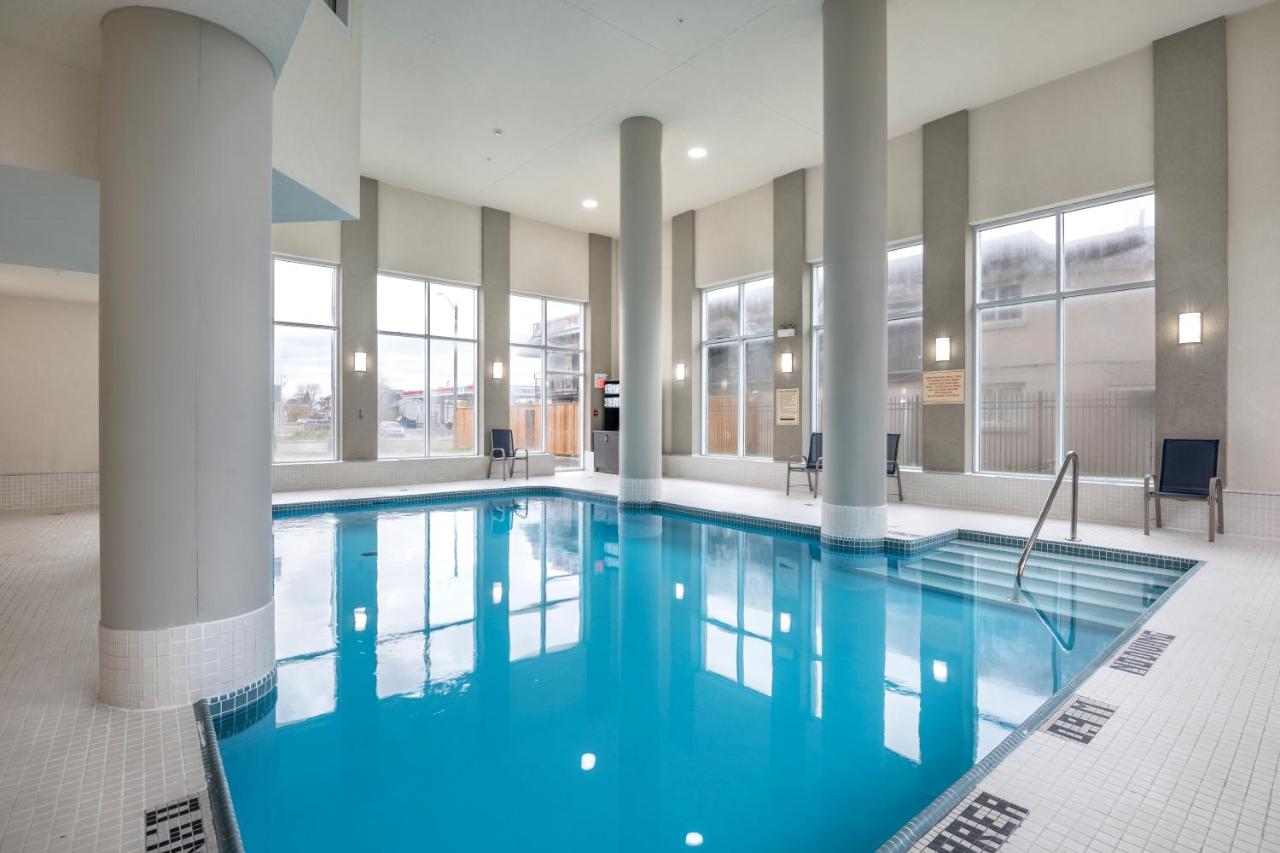 Heated swimming pool: Comfort Hotel