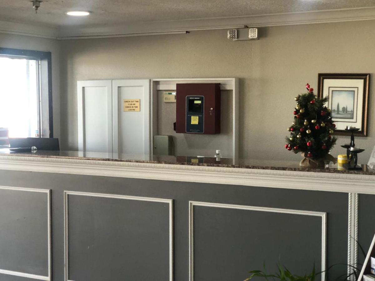 Executive Inn & Suites — photo 5