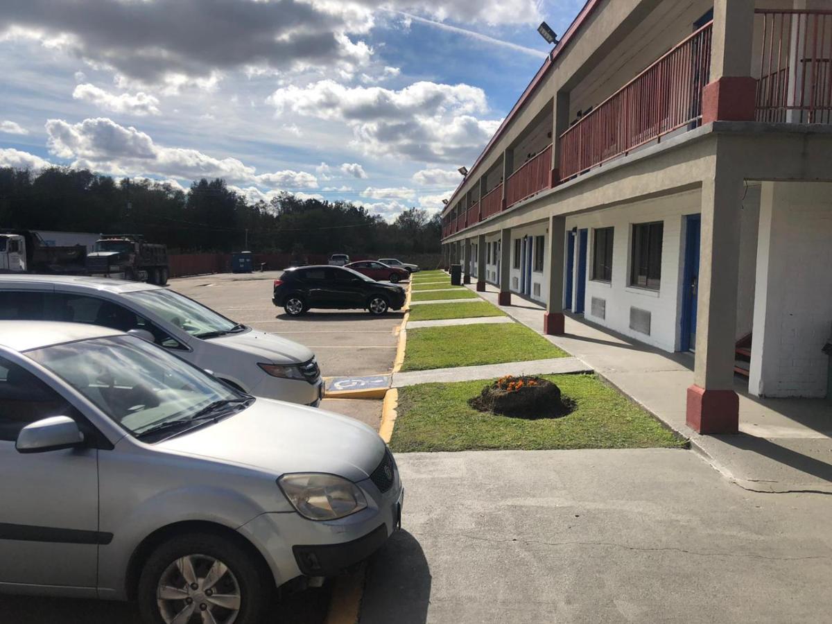 Executive Inn & Suites — photo 11