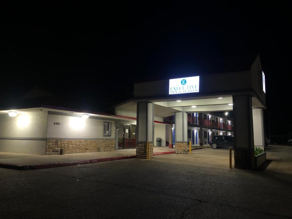 Executive Inn & Suites — photo 14