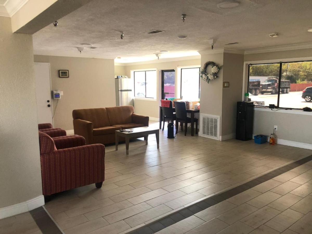 Executive Inn & Suites — photo 16
