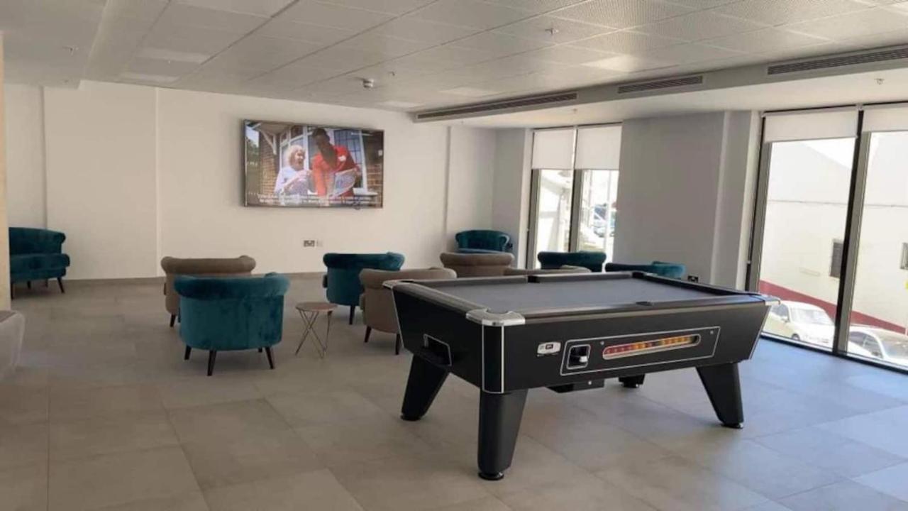 Modern Studio Apartment At The Hub
