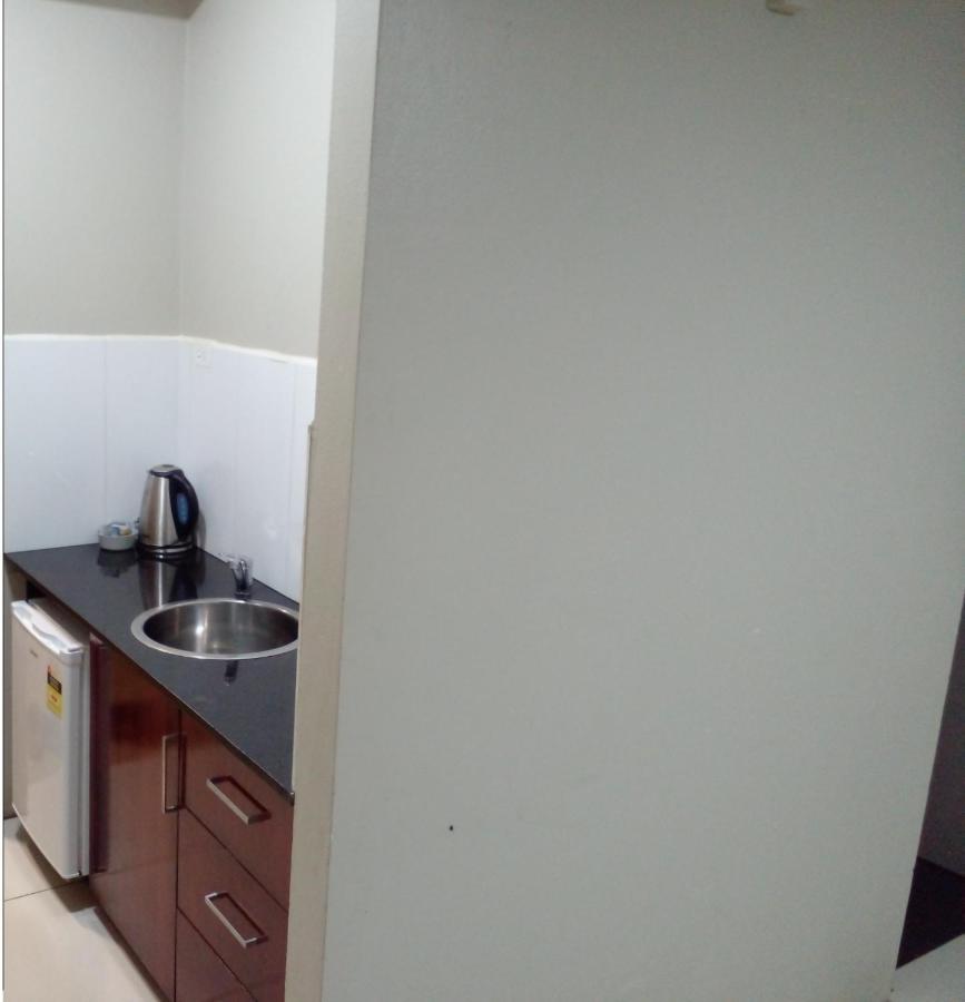 Sunseekers Outrigger Hotel - 3