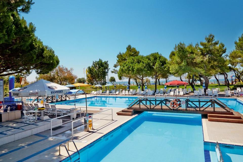 Фото Victoria Mobilehome in Camping Village Mediterraneo