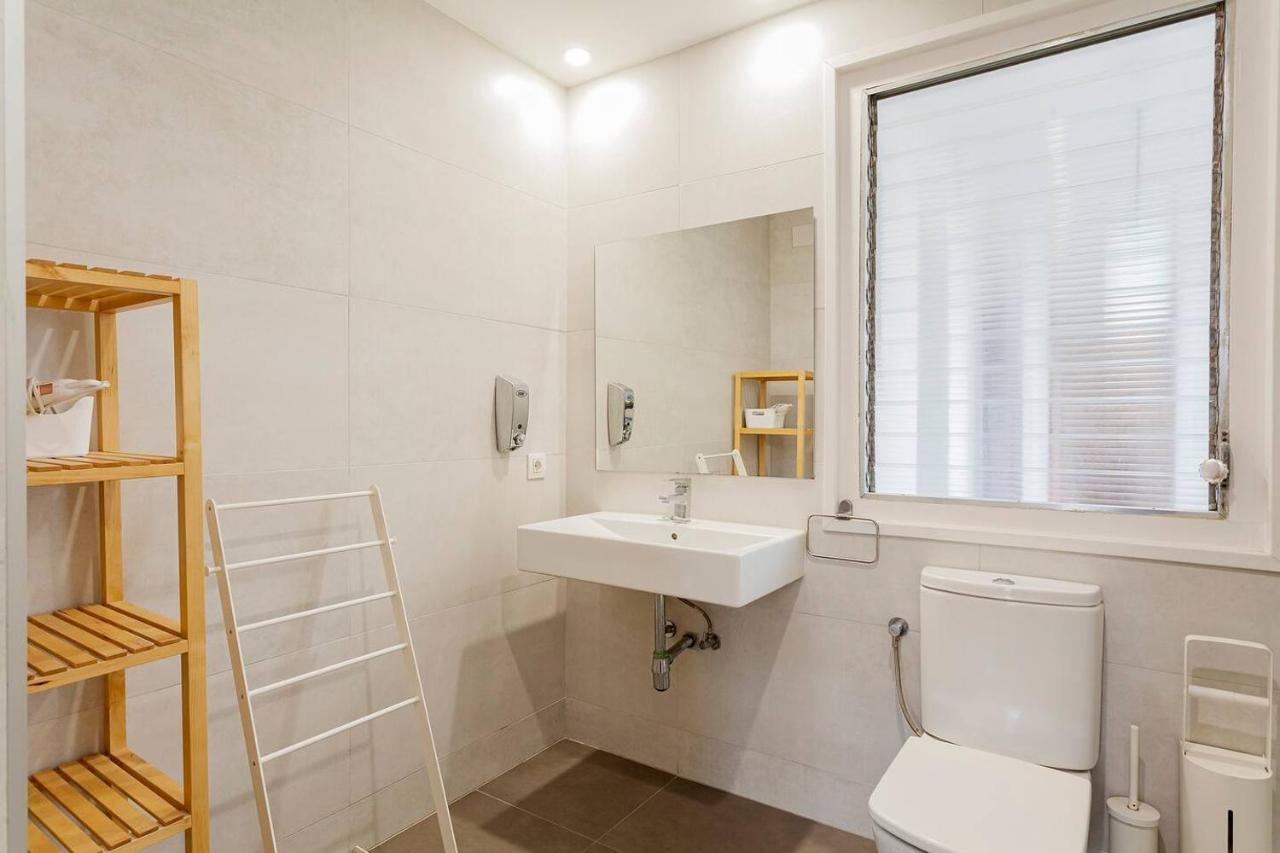 Beautiful 5-Bed Apartment in Barcelona (ESP Barselona ...