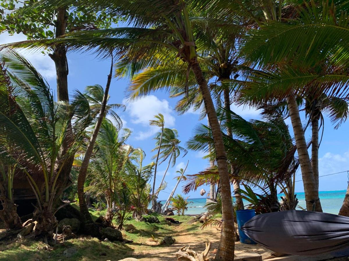 Beach: Little Corn ENSUEÑOS NATURAL RESERVE