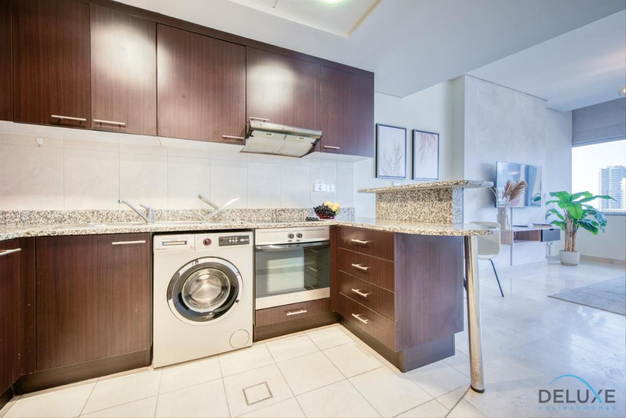 Special Rate Cozy Studio with Balcony Near Attractions by Deluxe Holiday Homes - 5