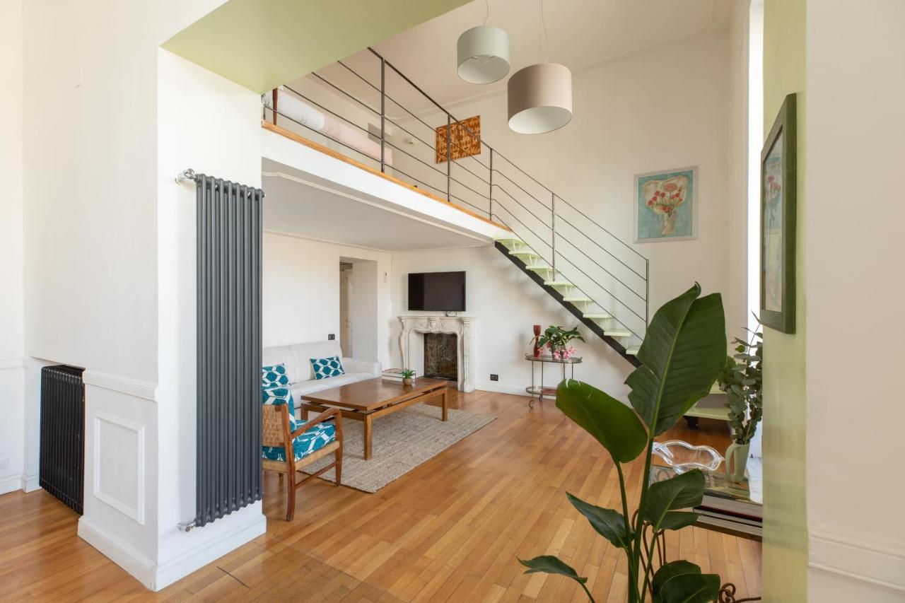 iFlat Unforgettable in front of Colosseum - 5