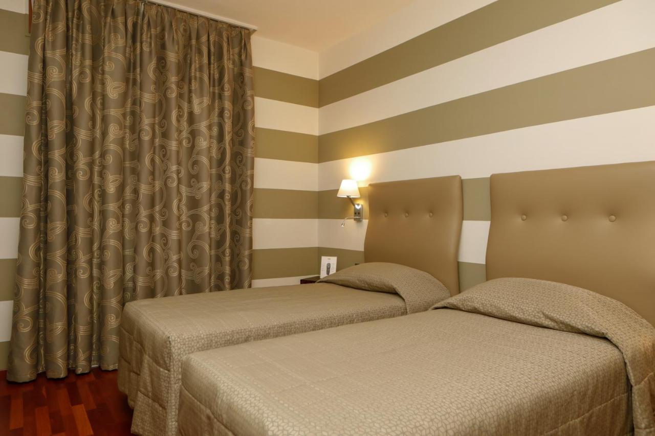 Hotel Lancaster photo