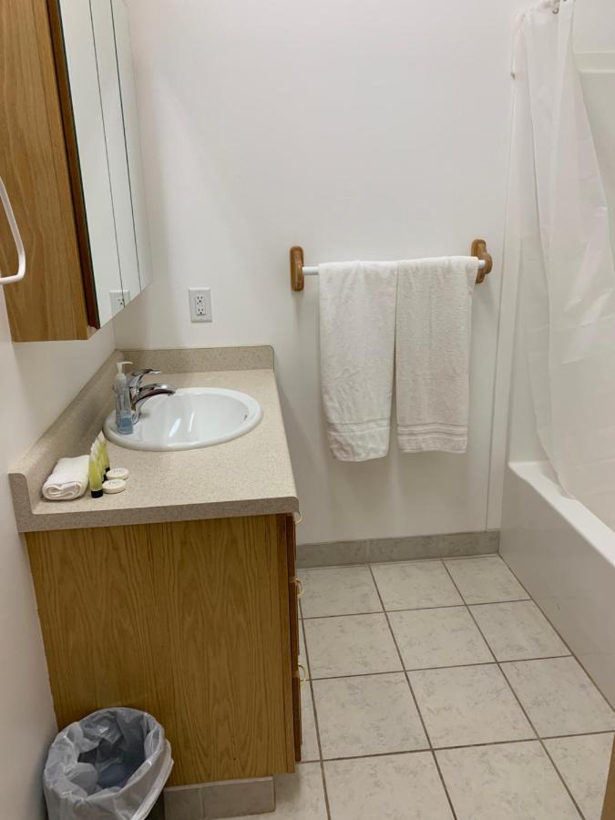 Zions Most Wanted Hotel — photo 8