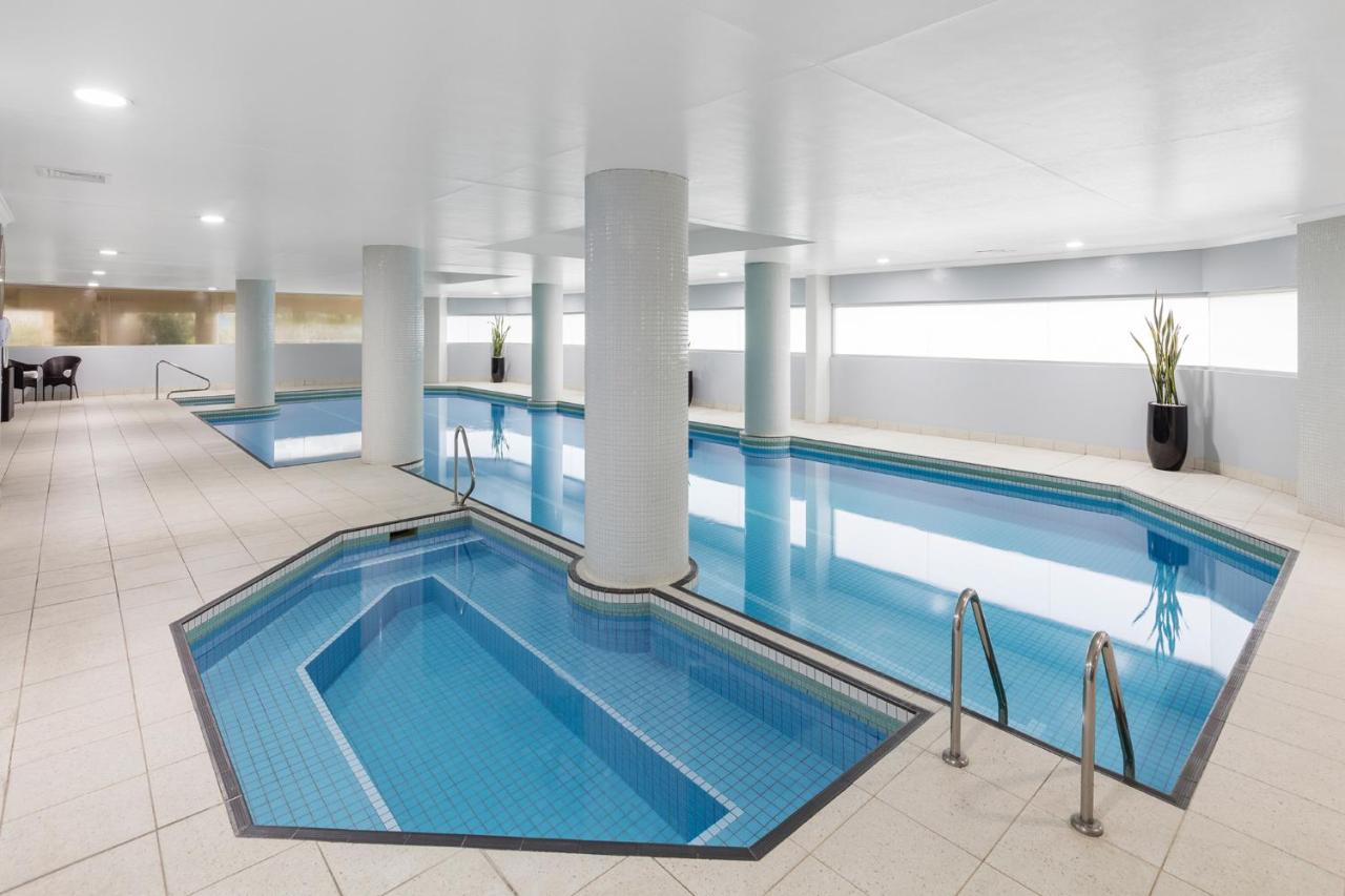 Heated swimming pool: Meriton Suites Bondi Junction