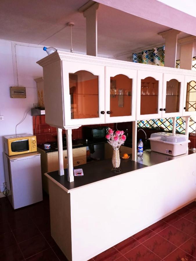 Enchanting Bungalow in Chemin Grenier with Jacuzzi and Garden - 2