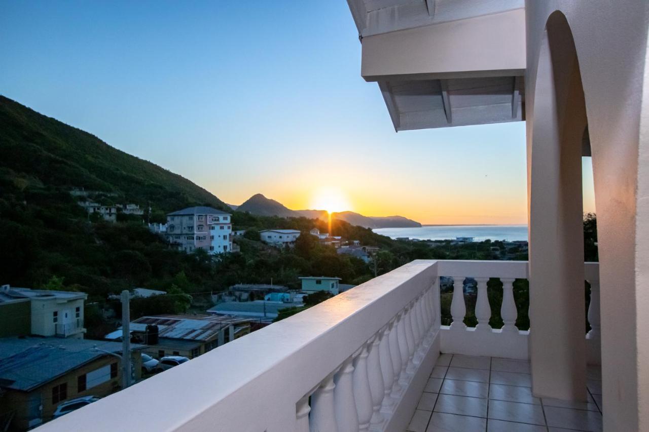 876 JA Oasis & Homestay - by Kingston Airport - 3