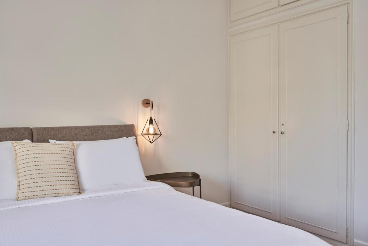 Chic n Bright 3Bd Apt with Hilton View - 2