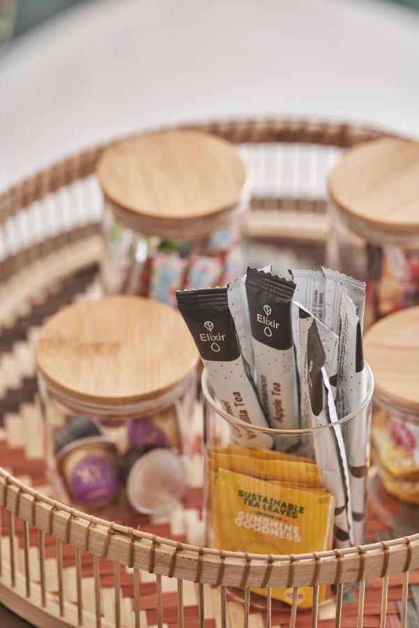 Chic n Bright 3Bd Apt with Hilton View - 3