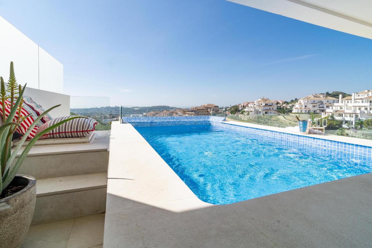 LMR- Luxury apartment, private pool, stunning view, families ...