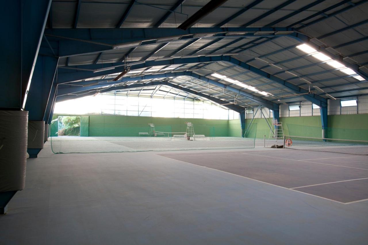 Tennis court: Hotel Makar Sport & Wellness