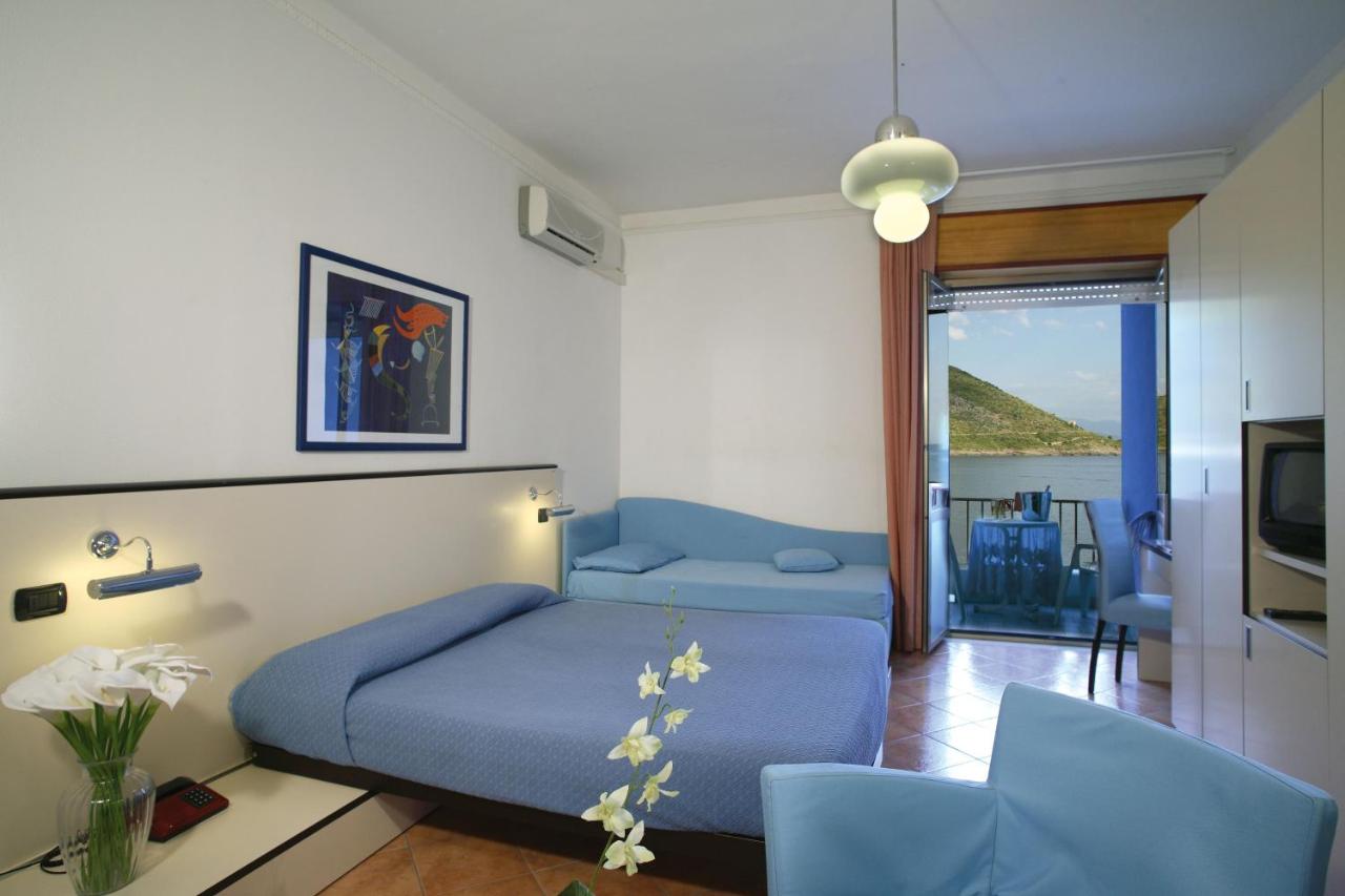 Hotel Mediterraneo photo