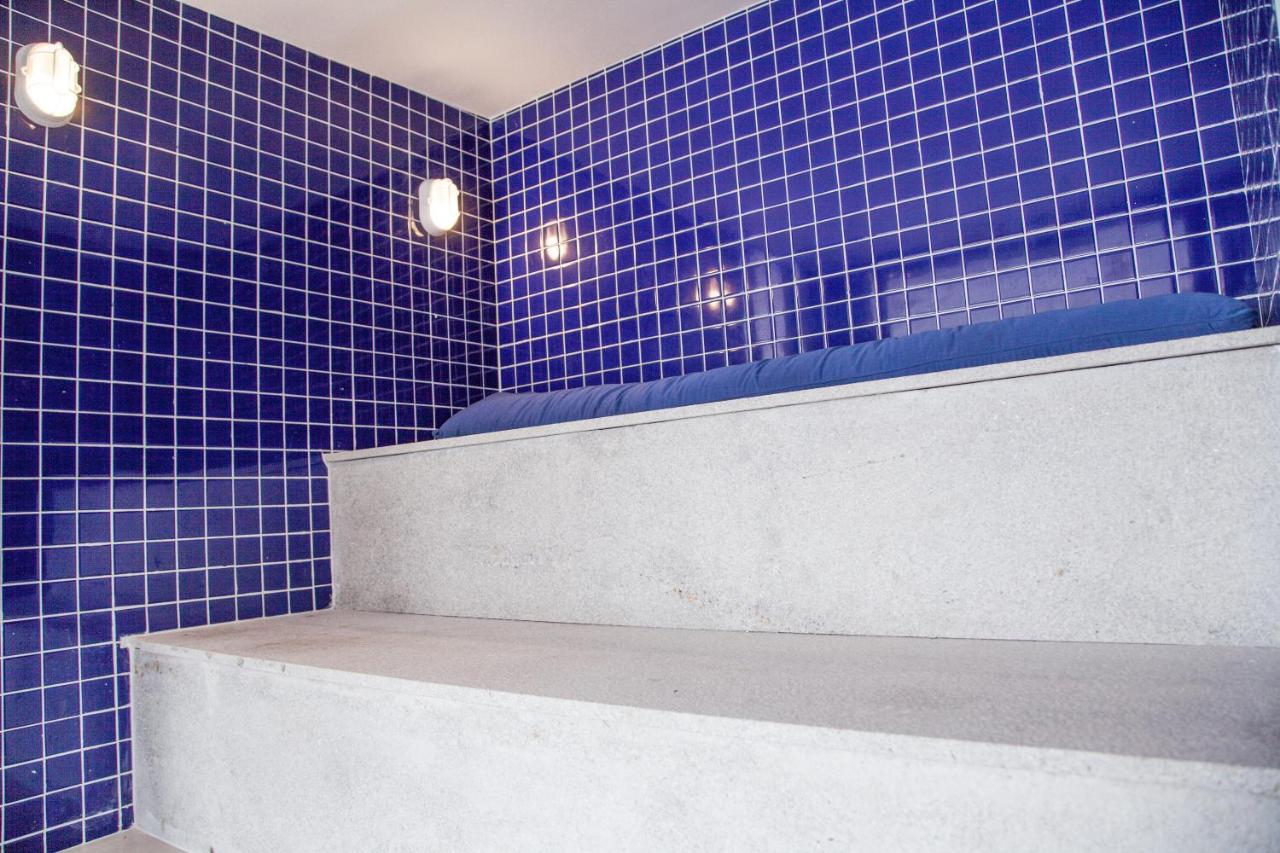 Americas Townhouse Hotel photo