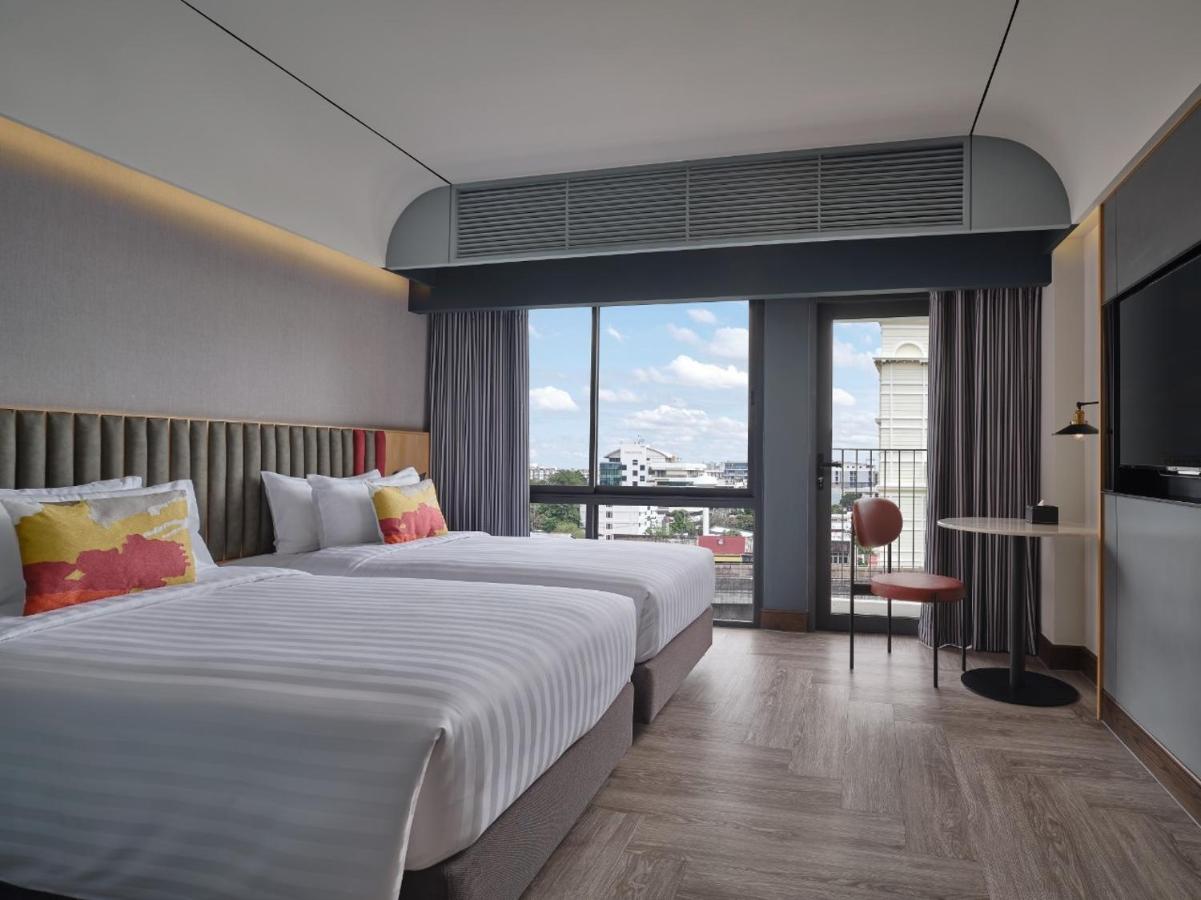 The Quarter Onnut by UHG - 5