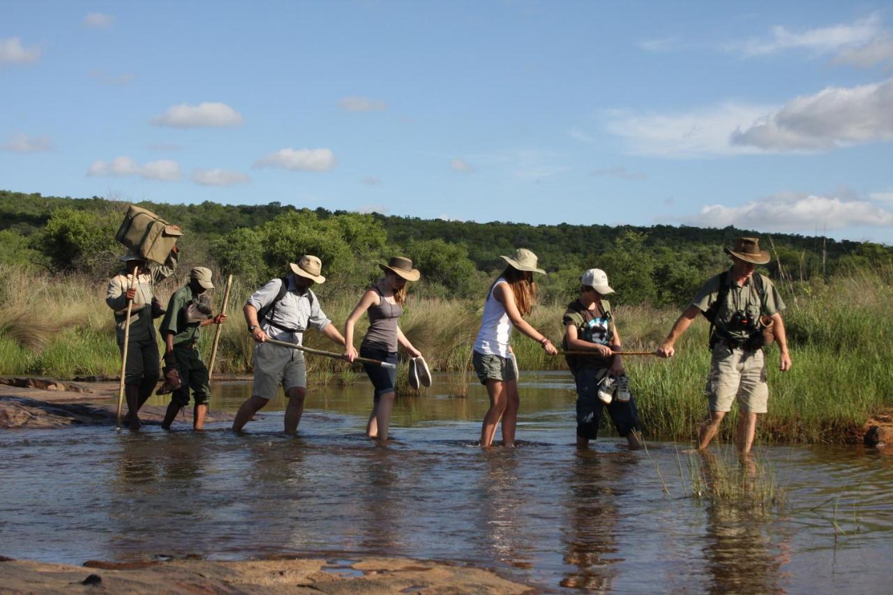 Tennis court: Jembisa Bush Home