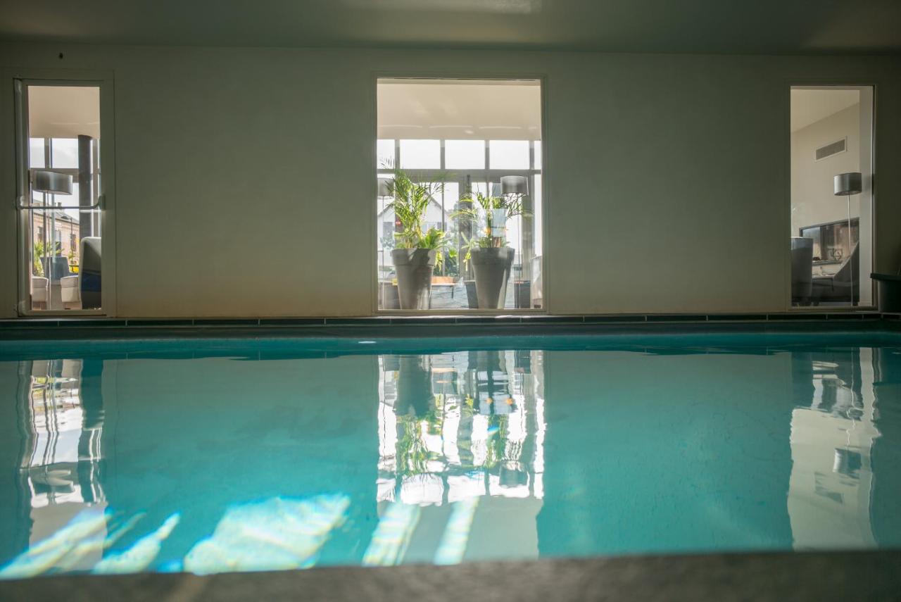 Heated swimming pool: Hôtel - Spa Les Corderies