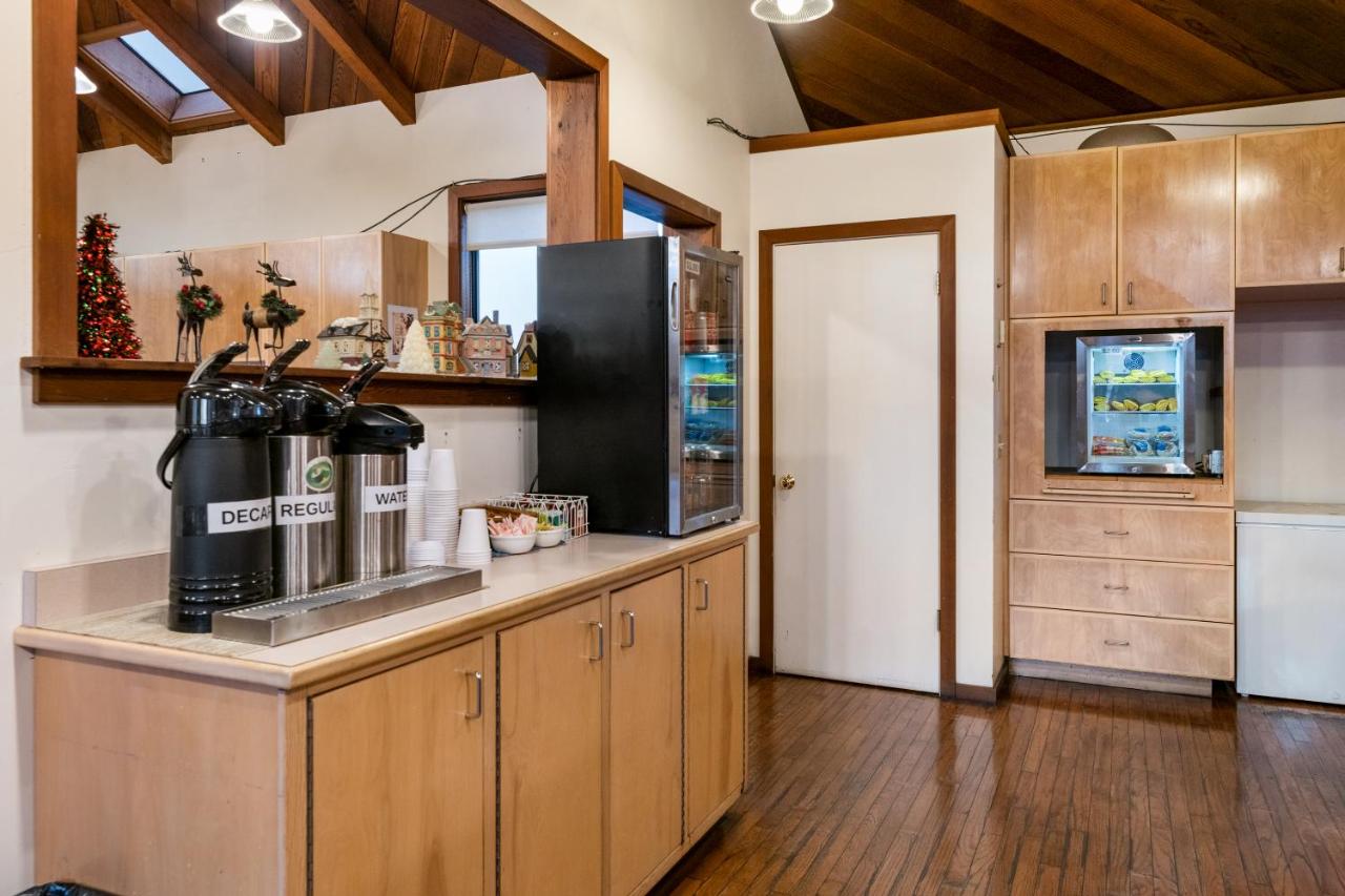 Harbor Lite Lodge — photo 10