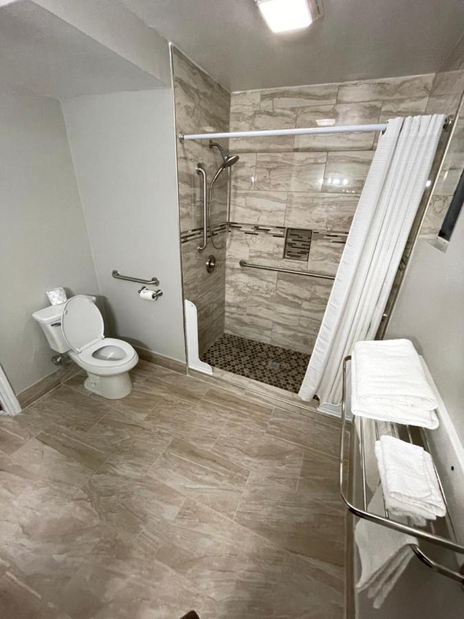 Hamilton Inn — photo 17