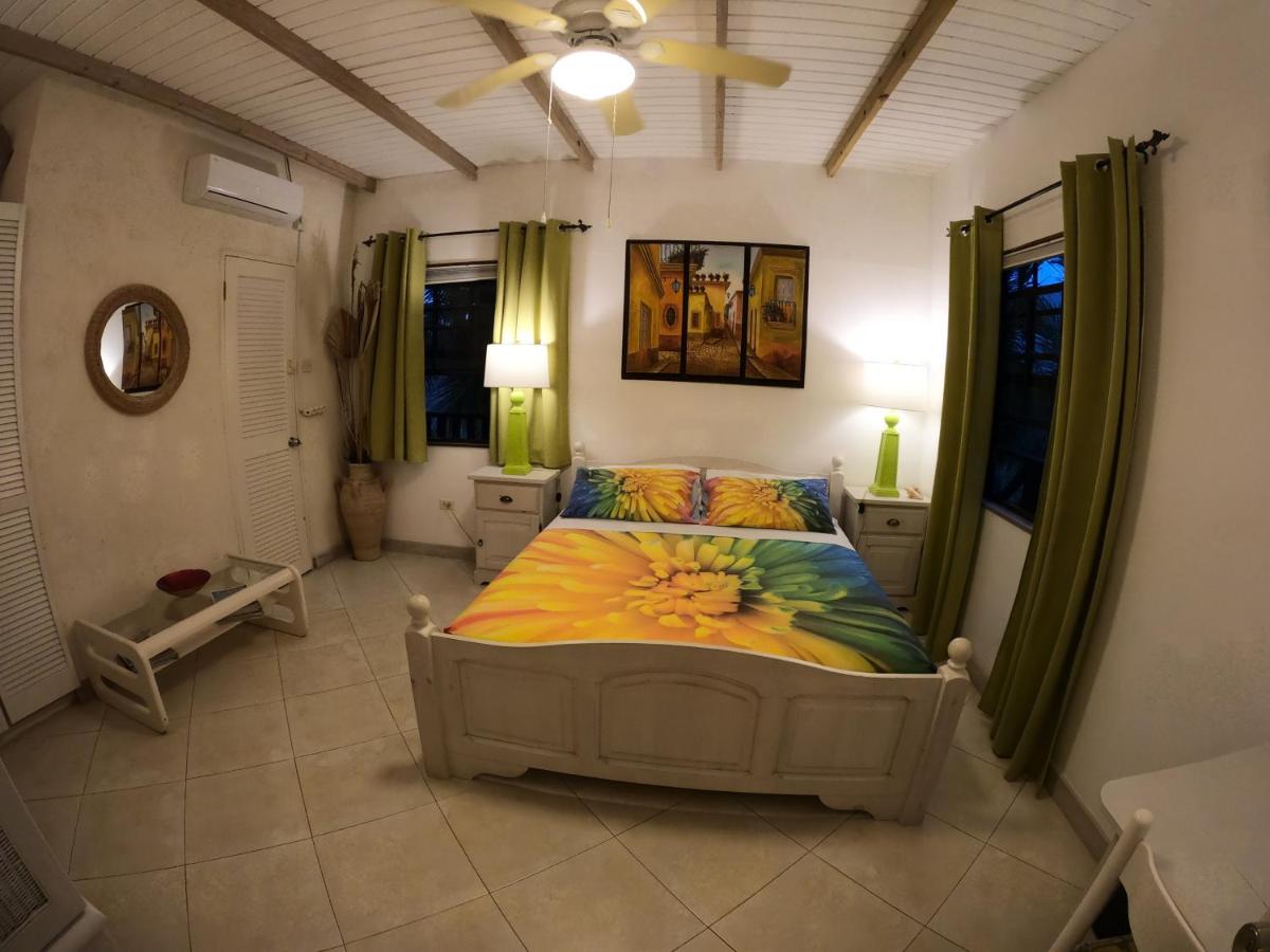 Yellow Bird Apartment photo
