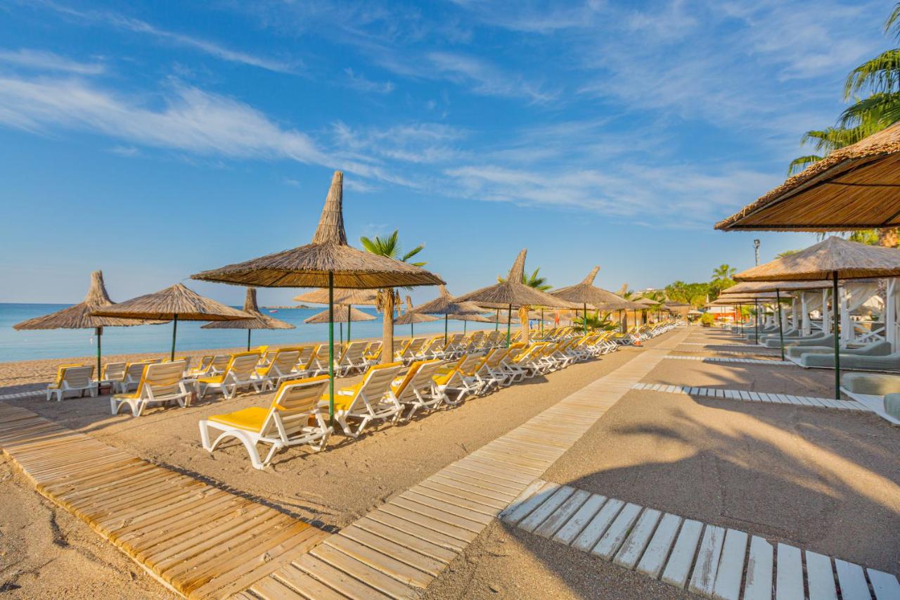 Beach: Justiniano Deluxe Resort